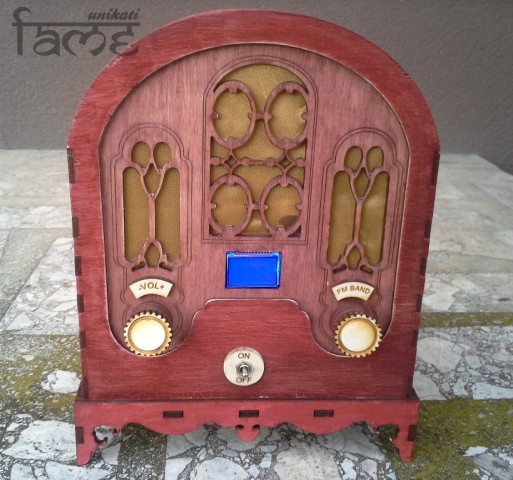 Darila - vintage radio