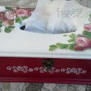 darila - škatla za robčke *vrtnice*