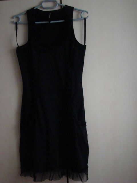 črna bombažna oblekica z čipko