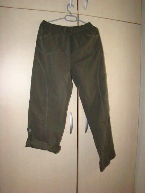 Pohodne hlače še en slika z možnostjo krajšanja hlačnic
