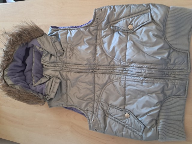H&M brezrokavnik št.146  5€