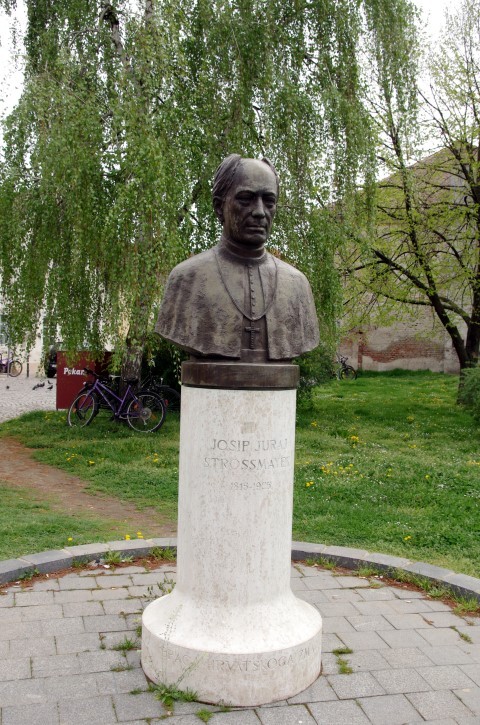 18. 4. Sprehod po mestu Osijek. - foto