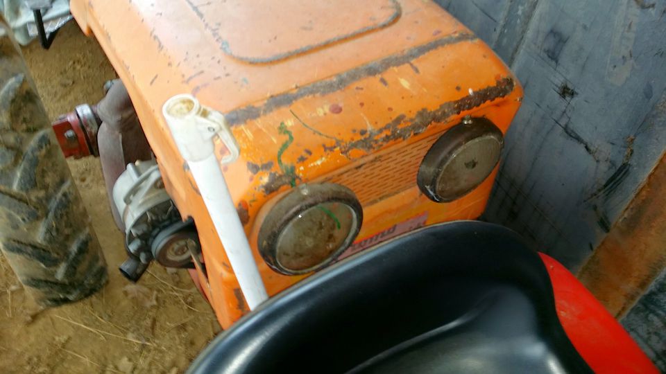 Traktor na ogledu pri lastniku