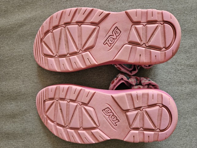 Teva dekliški sandali št. 33-34 - 10€ - foto