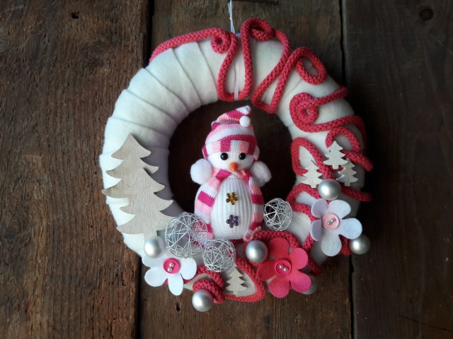 7-roza z vrvico in snežakom