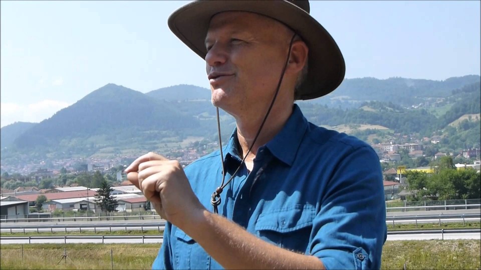 Dr. Semir Osmanagić in piramida Sonca