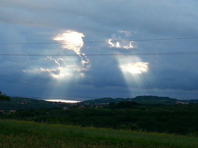 Nevihtno nebo nad Piranskim zalivom
