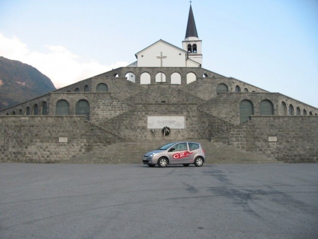  Citroën C2 1.1i SX & Italian WWI Memorial Tomb in Kobarid, Slovenija