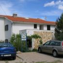 Iznajmljujem apartmane(2+1) i dvokrevetne sobe za ljetni odmor na otoku Krku,u mjestu Puna