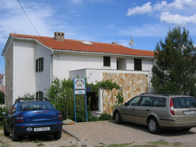 Iznajmljujem apartmane(2+1) i dvokrevetne sobe za ljetni odmor na otoku Krku,u mjestu Puna