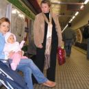 6. nov. 2006 Brina čaka na podzemno železnico; Brina waiting the underground train
