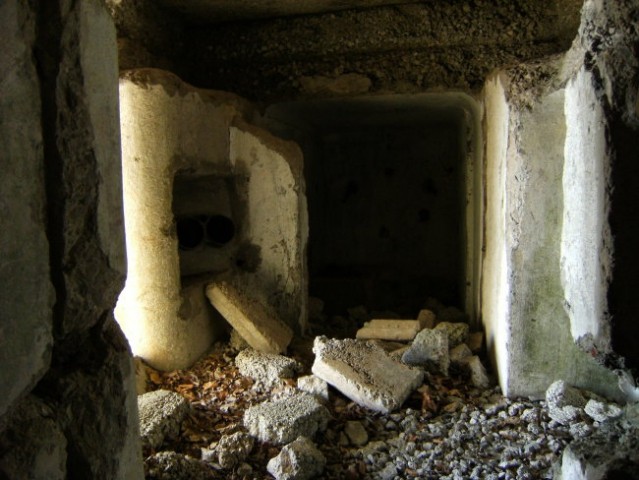 Notranjost bunkerja - prostor ob vhodu...