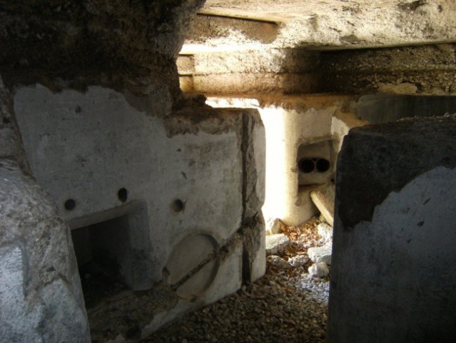 Notranjost bunkerja v bližini vhoda...