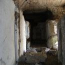dejstvo je, da je bunker dokaj obsežen, z več povezovalnimi hodniki, kjer je bila speljana