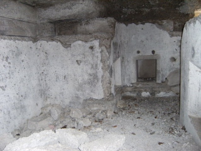 še ena slika notranjosti v bližini vhodnega prostora; bunker je tako velik, da lahko rečem
