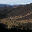Vodice - dolino z istoimenskim zaselkom obdajajo na jugu vzpetine: Sv.Duh, Srednja gora in