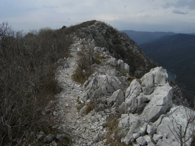 po grebenu sem se podal proti severu proti glavnemu vrhu...