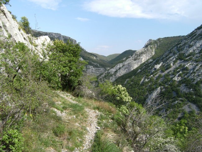 pogled izpod Muhove stene po dolini Glinščice...