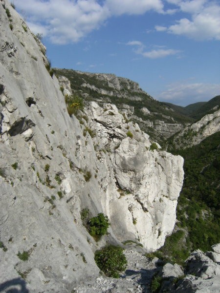 Pogledi od vznožja Muhove stene po dolini Glinščice so tako slikoviti, da sem napravil kar