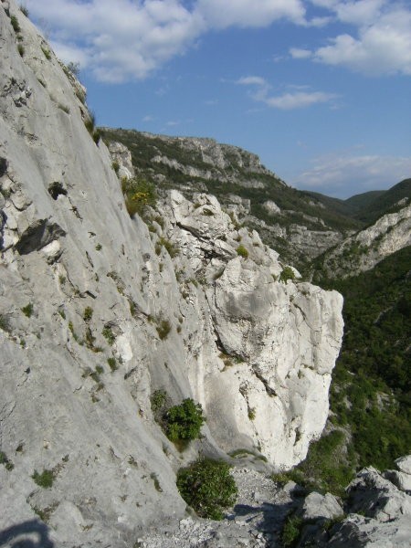 pogledi od vznožja Muhove stene po dolini Glinščice so tako slikoviti, da sem napravil kar