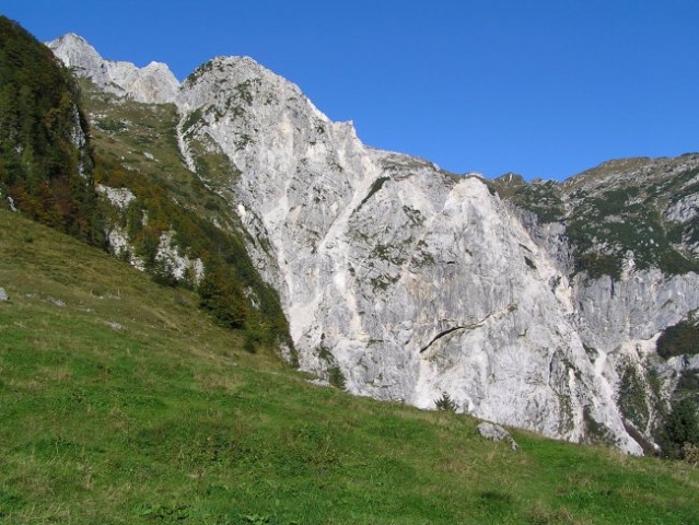 Greben Kuntarjev, kot ga je videti s planine Lašca ( 1288 m nm )