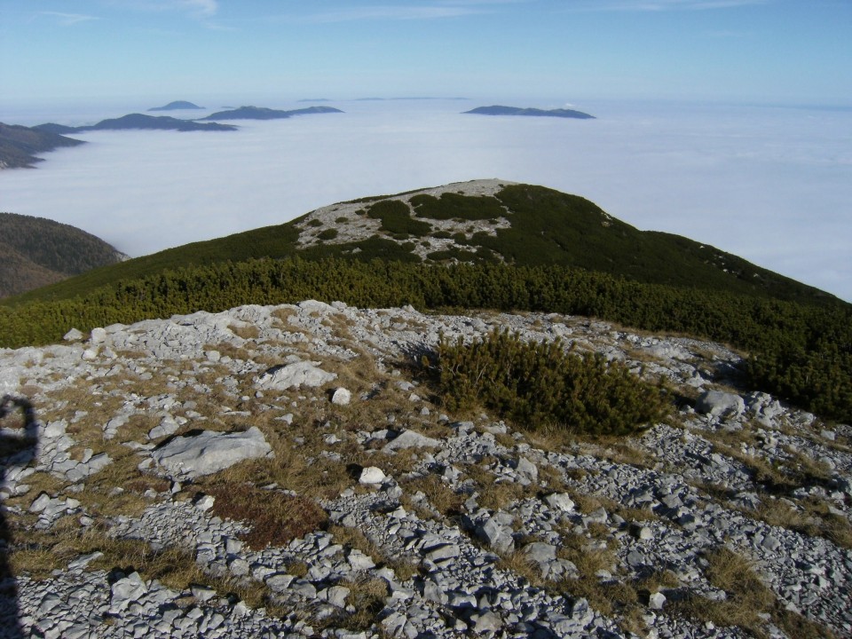 tukaj pa je že pogled z vrha Dleskovca na morje megle nad Štajersko deželo...Na vrh Dlesko