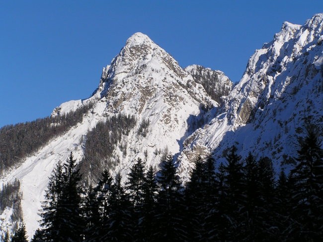 Ciprnik ( 1803 m ) je podaljšek grebena Vitranca