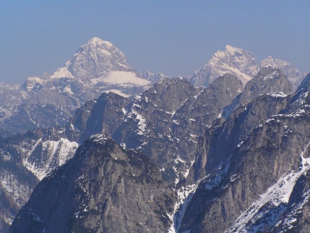Del vzhodne panorame - Mangrt ( 2678 m ) in Jalovec ( 2643 m )