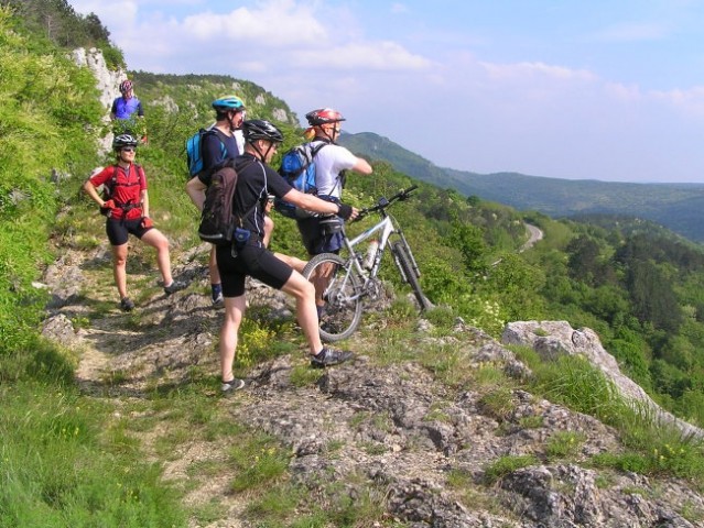 Tudi tukaj je potekal del spusta, slika je nastala blizu zaselka Brežec, v ozadju je vidna