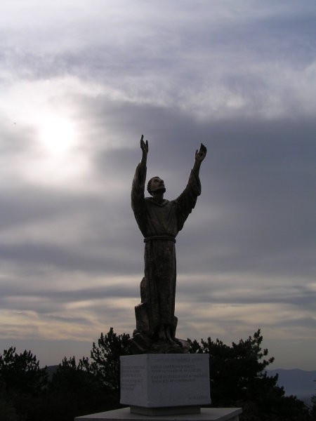 Sveti Frančišek - kip blagega svetnika na Sveti gori naj združuje ljudi in narode v miru !