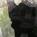 Sveta jama pri Socerbu; v njej je podzemeljska cerkvica. Tukaj je po legendi živel nek sve