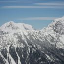 pogled s Šentanskega vrha proti Košutici 1967 m/nm ( levo ) in Velikemu vrhu 2088 m/nm, v 