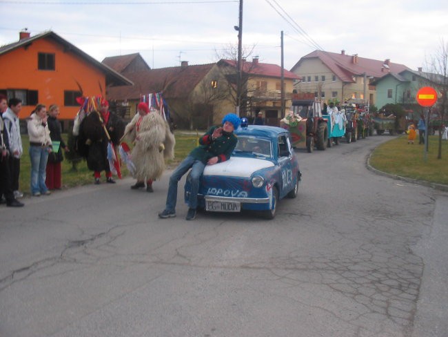 Dobrovce- pustna povorka - foto povečava