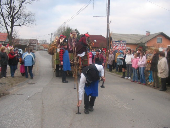 Dobrovce- pustna povorka - foto povečava