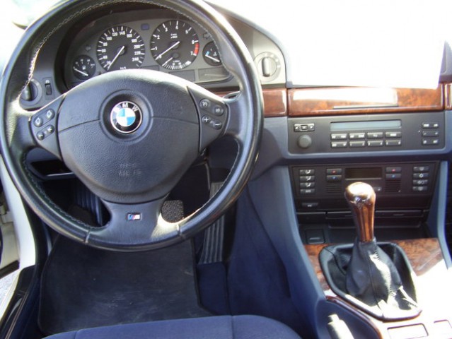 BMW 523i - foto
