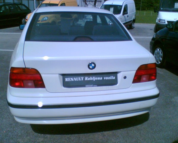 BMW 523i - foto