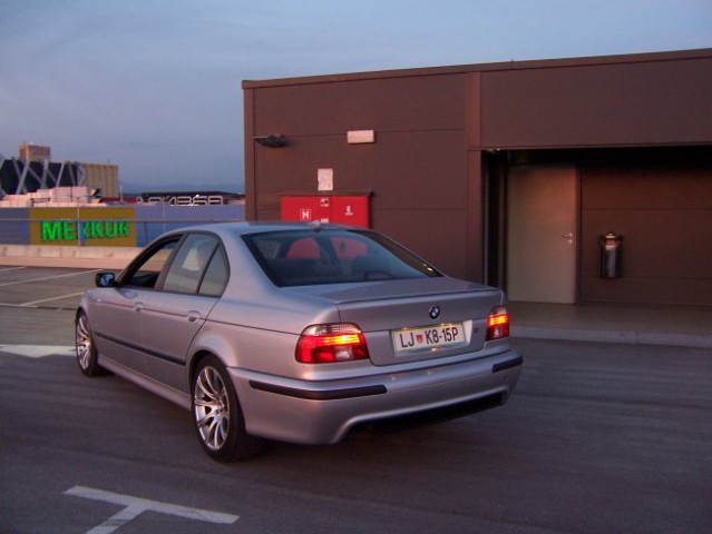 Moj BMW E39 528i - foto