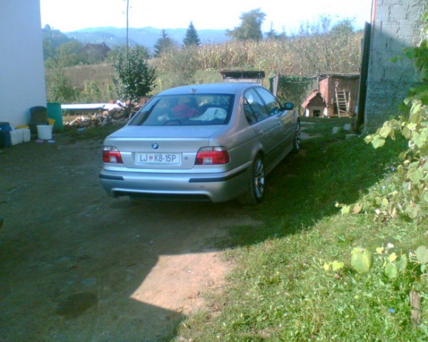 Moj BMW E39 528i - foto