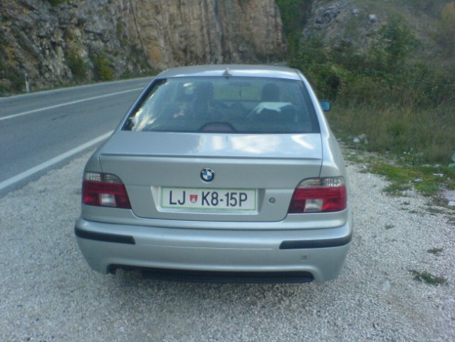 Moj BMW E39 528i - foto