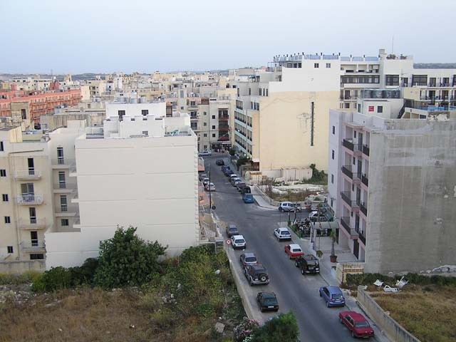 Pogled z vrha hotela... Spominja me na Bejrut...:)
