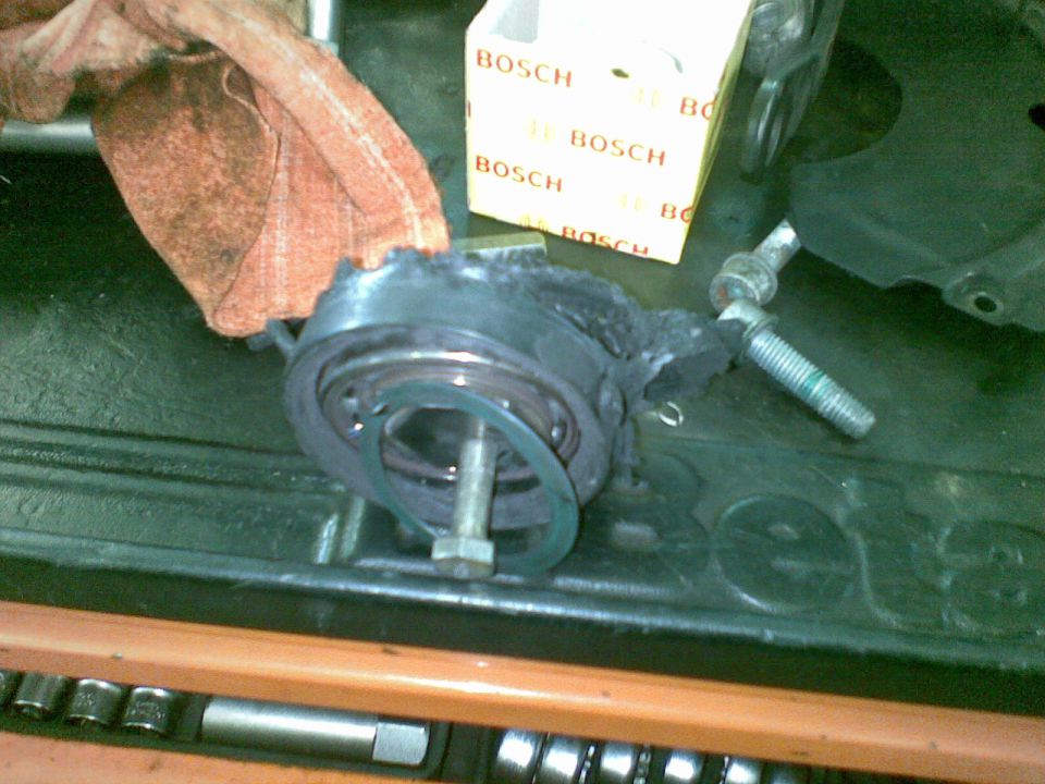 Lomi motorjev - foto povečava