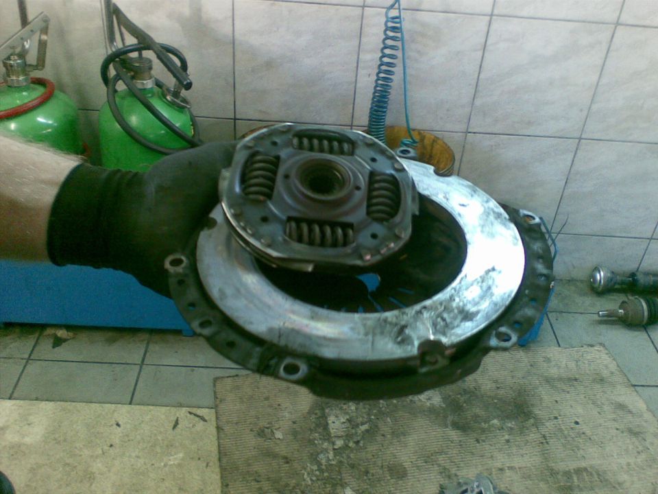 Lomi motorjev - foto povečava