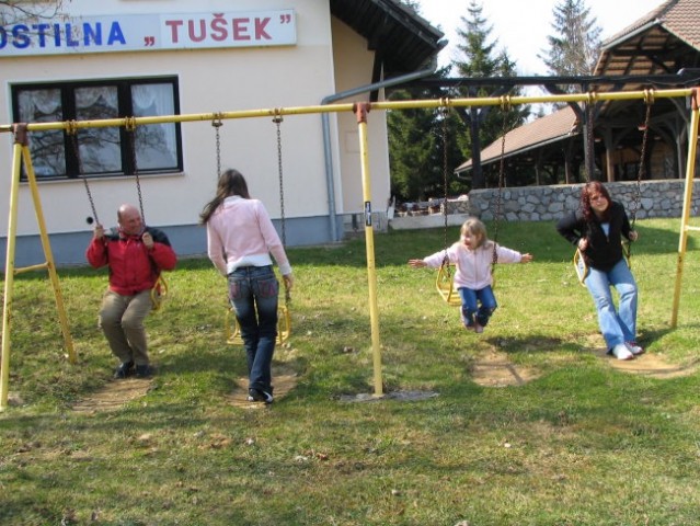 Gost. Tušek 
Jasnica pri Ribnici