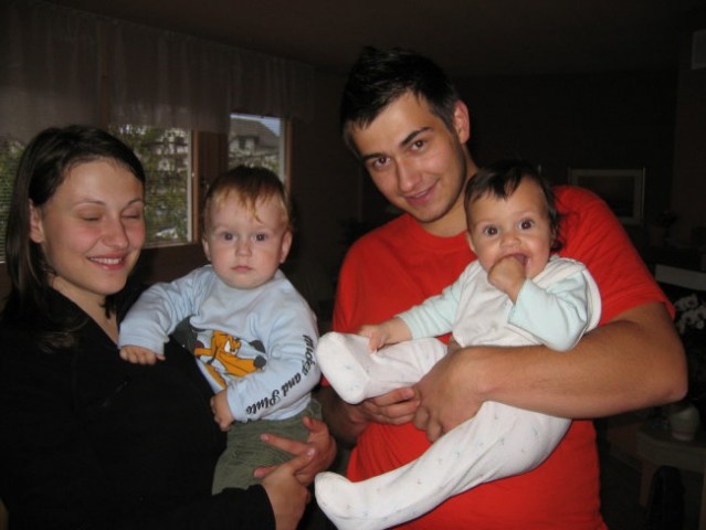 Mi2 z očijem,njegova sestra in njen sinček-moj bratranček