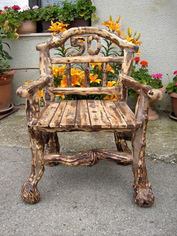 Stoli - narejeni iz vinske trte - foto povečava