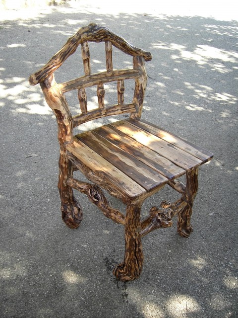 Stoli - narejeni iz vinske trte - foto