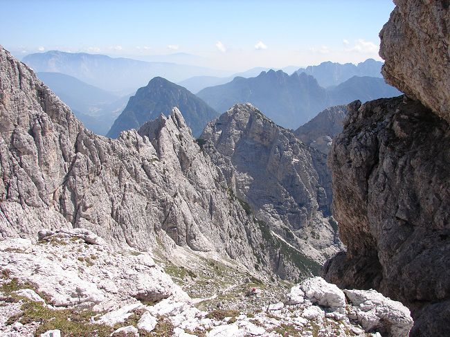 najvišja točka poti - Rabeljska krniška špica,pogled nazaj proti bivaku Gorizia