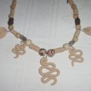 ogrlica iz fimo mase v kombinaciji lesenih perl na vrvici