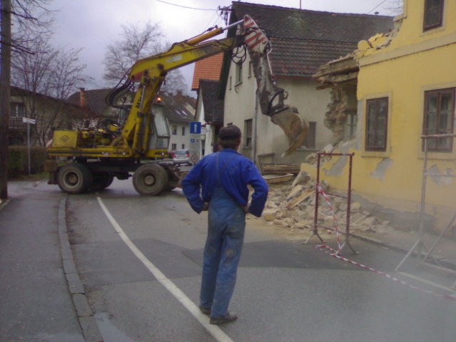 Rušenje Vrhnika - Stara cesta - foto