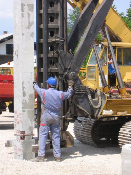 Ekskurzija (zabijanje kolov) - 17.5.2006 - foto povečava